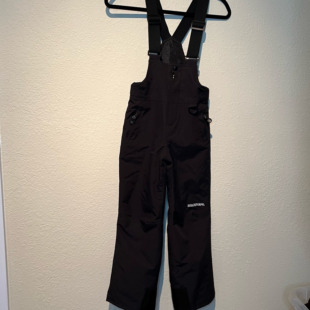 Bouldergear Youth insulated snow bibs size XS, black.